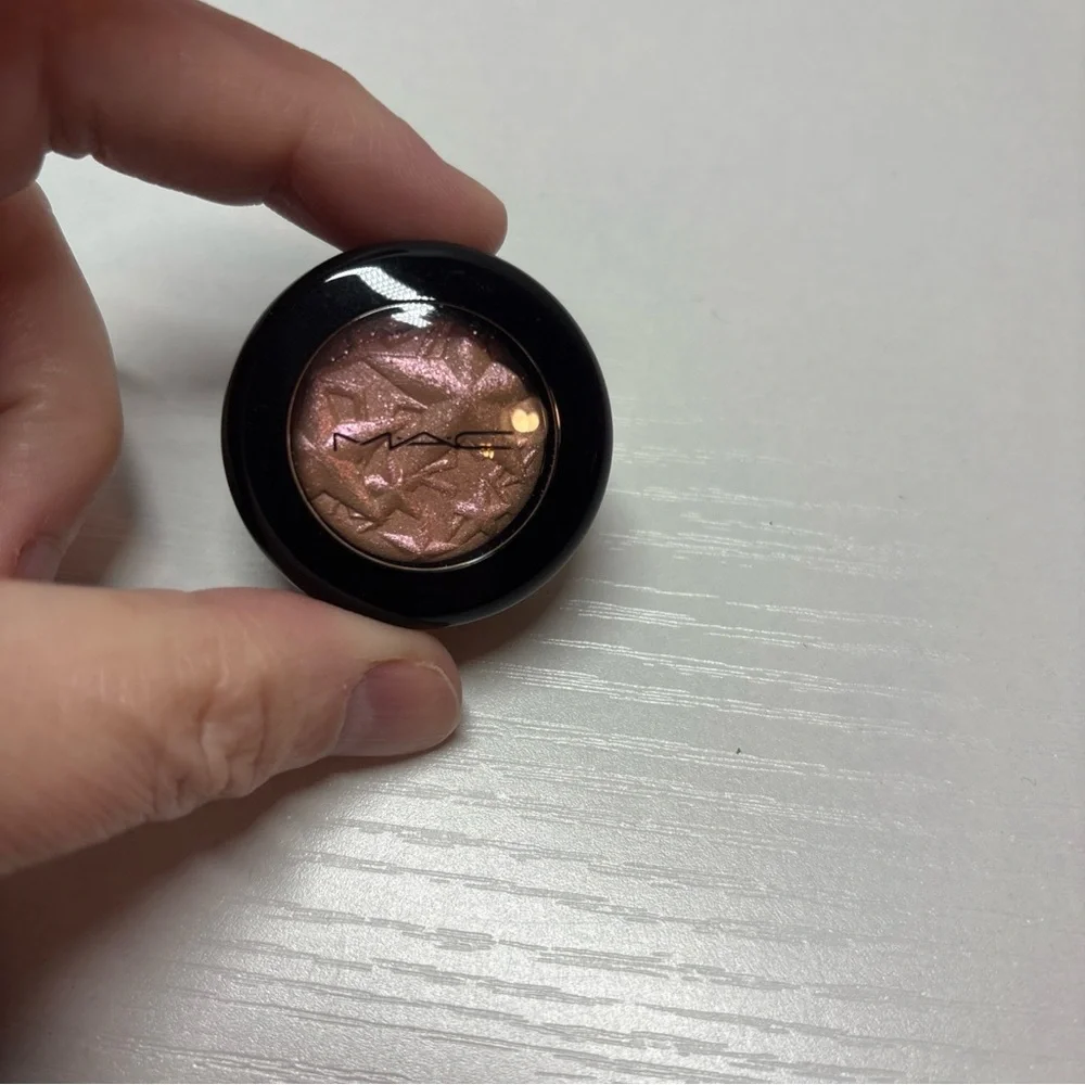 MAC Delicate Drift Extra Dimension Eye Shadow - Picture 1 of 2